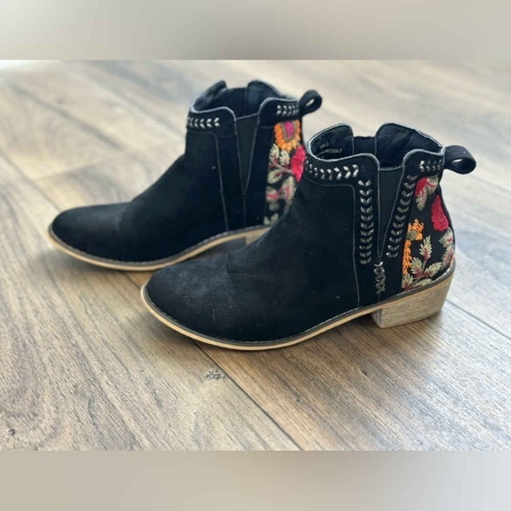 Tiara Topa Black Faux Suede Multi‎ Floral Embroidered Ankle Boots-Women’s Size 7 - Picture 3 of 7